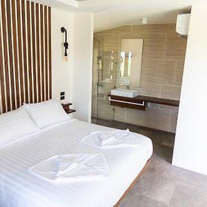Zimmer mit Kingsize-Bett